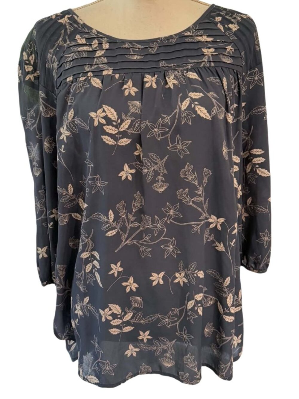 LC Lauren Conrad Blue and Cream Floral Pintuck Peasant Top. Size X Large